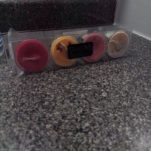 Dee’s Nature Wind Candles .